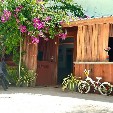 Leisure Inn Guest House Bodufolhudhoo ภายนอก รูปภาพ
